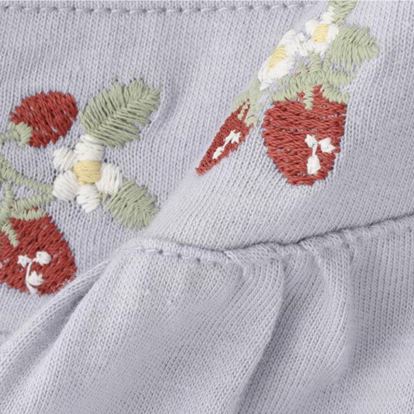 New arrival》いちごの刺繍が可愛いトップス🍓｜petit main｜ショップニュース｜カメイドクロック公式サイト｜KAMEIDO CLOCK